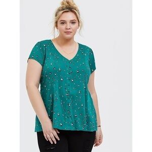 Torrid Stretch Challis Green Leopard lace up back blouse size 0 or large